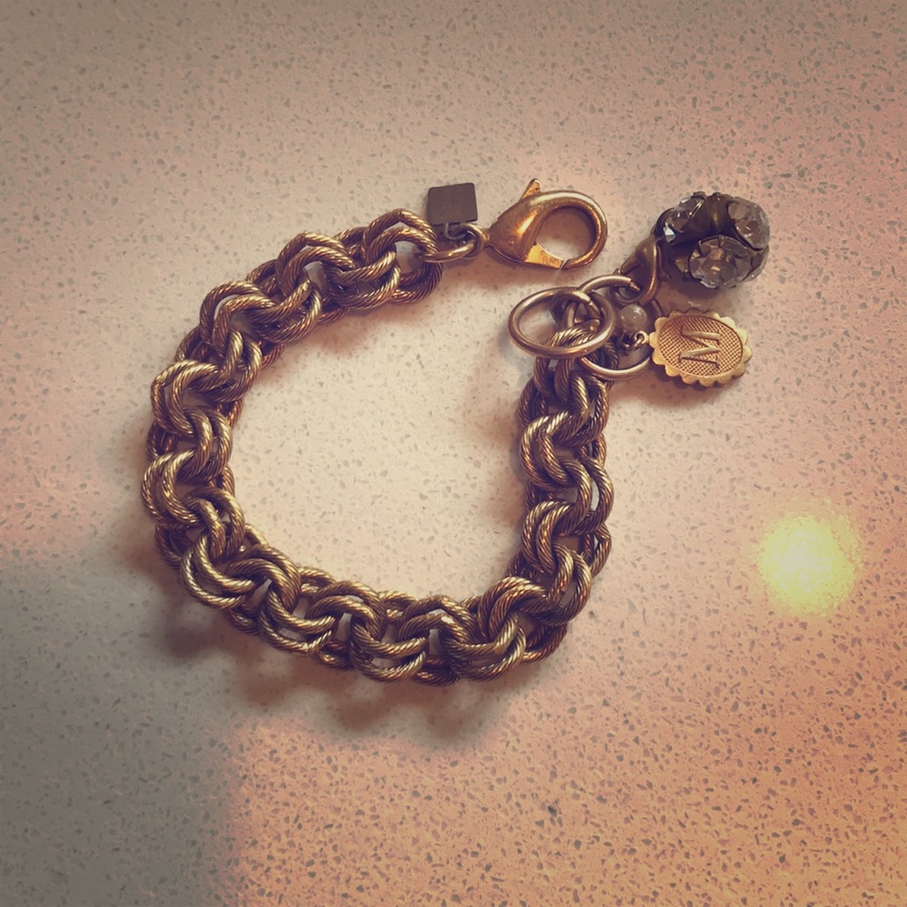 Thick chain bracelet with removable charms